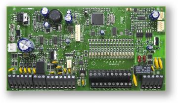 SP7000 panel 2x16=32 zón, na desce 4xPGM+RELÉ